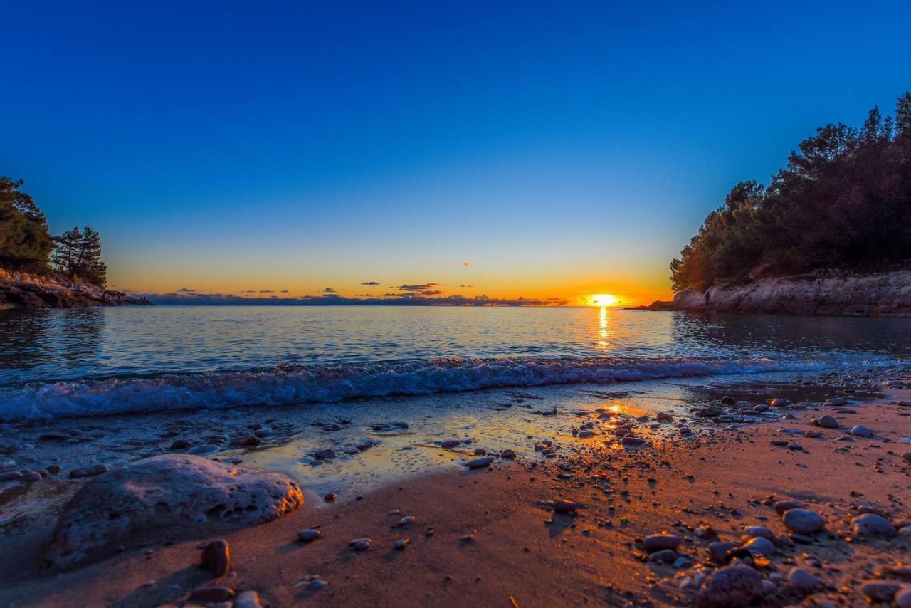 New Near Sea With 3 Bedrooms And 2 Bathrooms Pula