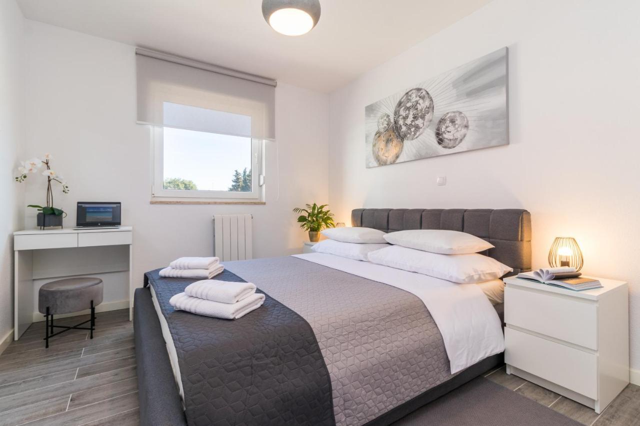 New Near Sea With 3 Bedrooms And 2 Bathrooms *