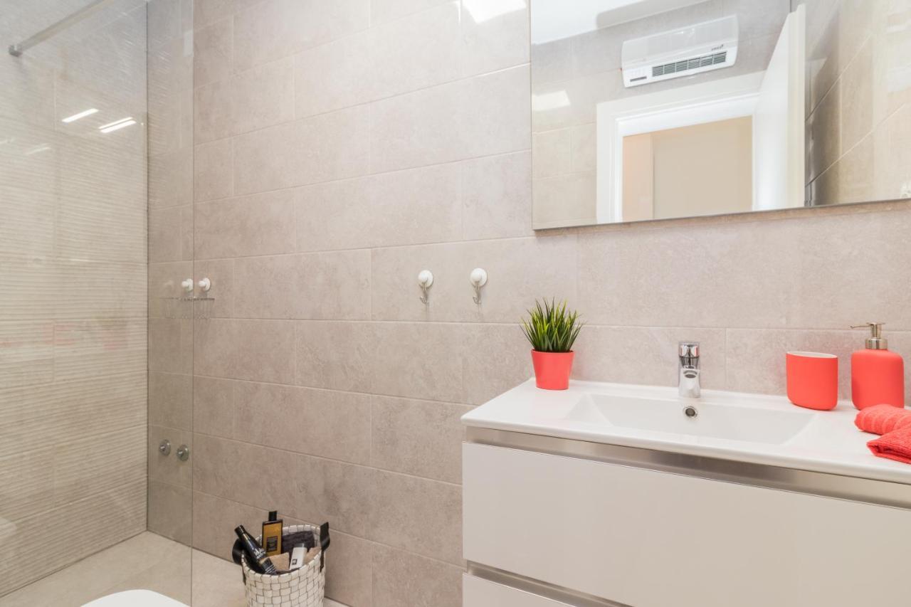 New Near Sea With 3 Bedrooms And 2 Bathrooms Apartment *
